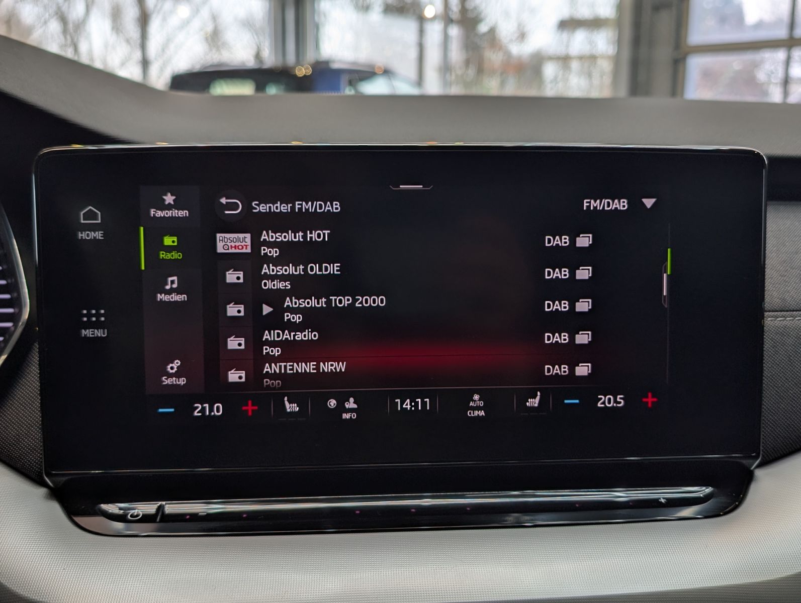 Fahrzeugabbildung SKODA Octavia 2.0 TDI First Edition LED Memory Pano 17