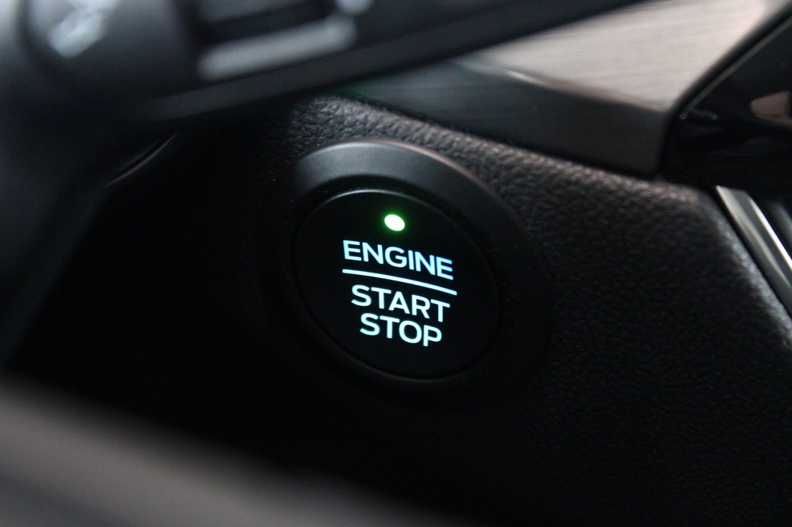 Fahrzeugabbildung Ford Kuga PHEV Titanium X AHK LED HUD 2xCam WinterP.