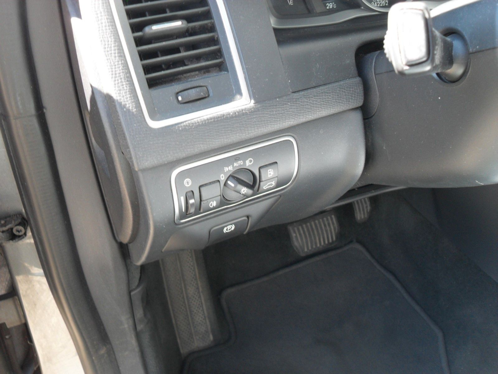 Fahrzeugabbildung Volvo XC 60 2.0 Automatik - Momentum 2WD