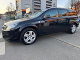 Opel Astra H Caravan Edition "111 Jahre" - Opel Astra aus 2010: Kombi