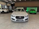 Jaguar XF Prestige Bi-Xenon Navi Meridian Kamera - silberne Jaguar XF