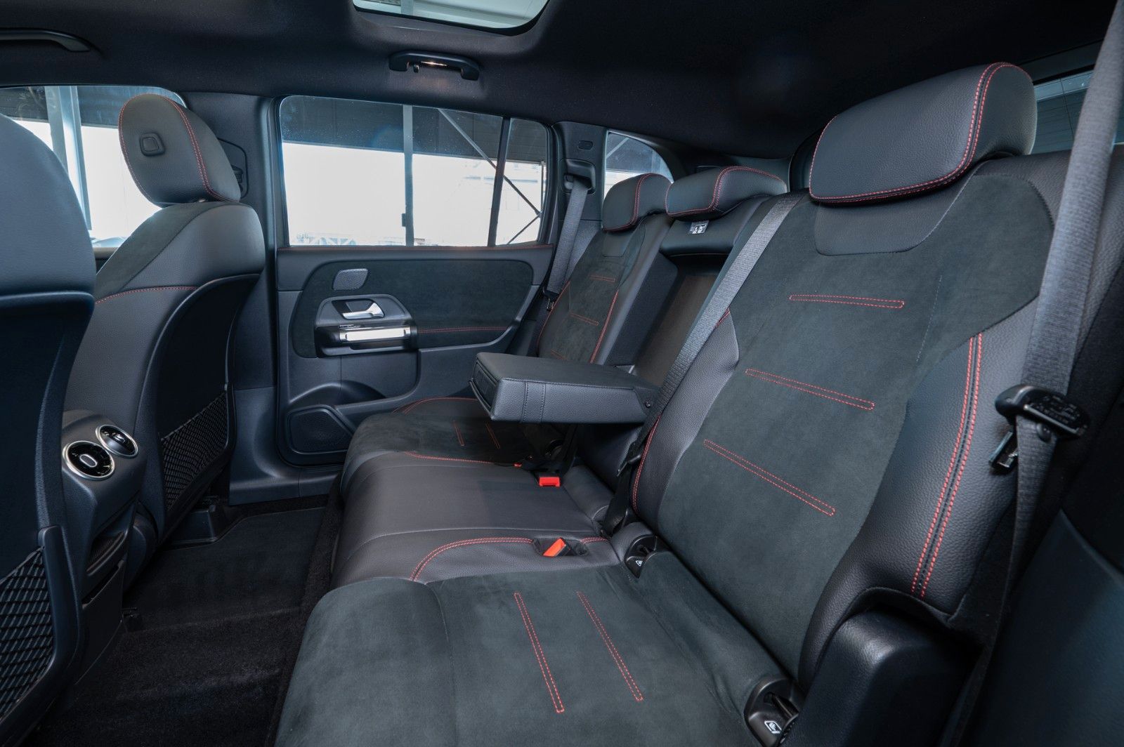 Mercedes-Benz GLB250 4M AMG-LINE NIGHT PANO AHK 360° MEMORY foto 15
