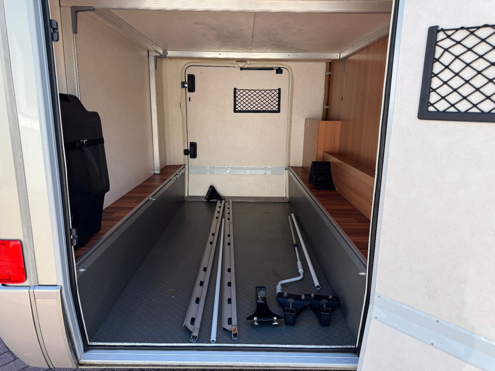Fahrzeugabbildung HYMER / ERIBA / HYMERCAR T 614 CL 2X2 EXCLUSIVE LINE DUCATO MAXI SOLAR 1H