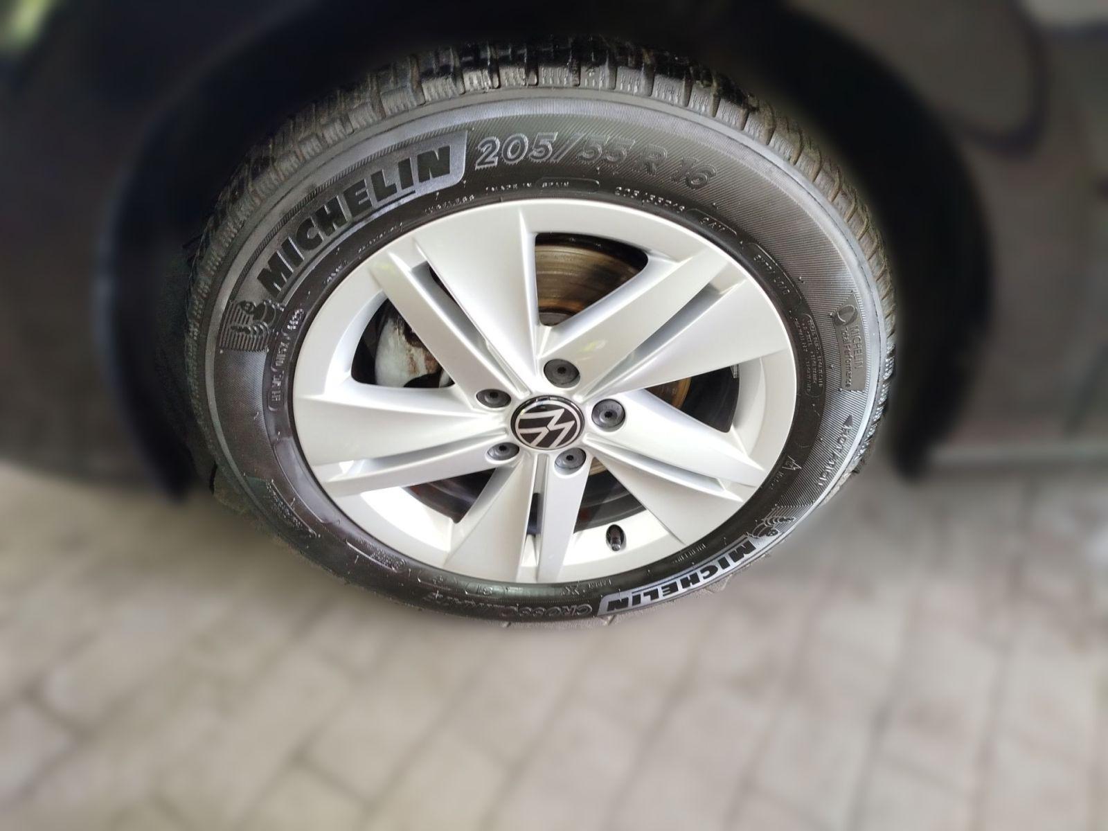 Volkswagen Golf VIII 1.5 TSI Life NAVI LED AMBIENTE