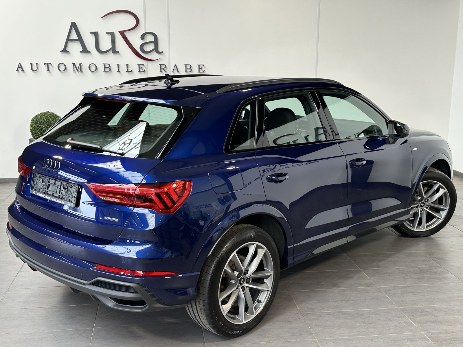 Fahrzeugabbildung Audi Q3 40 TFSI Qu S-Line Black NAV+LED+AHK+ACC+19ZO