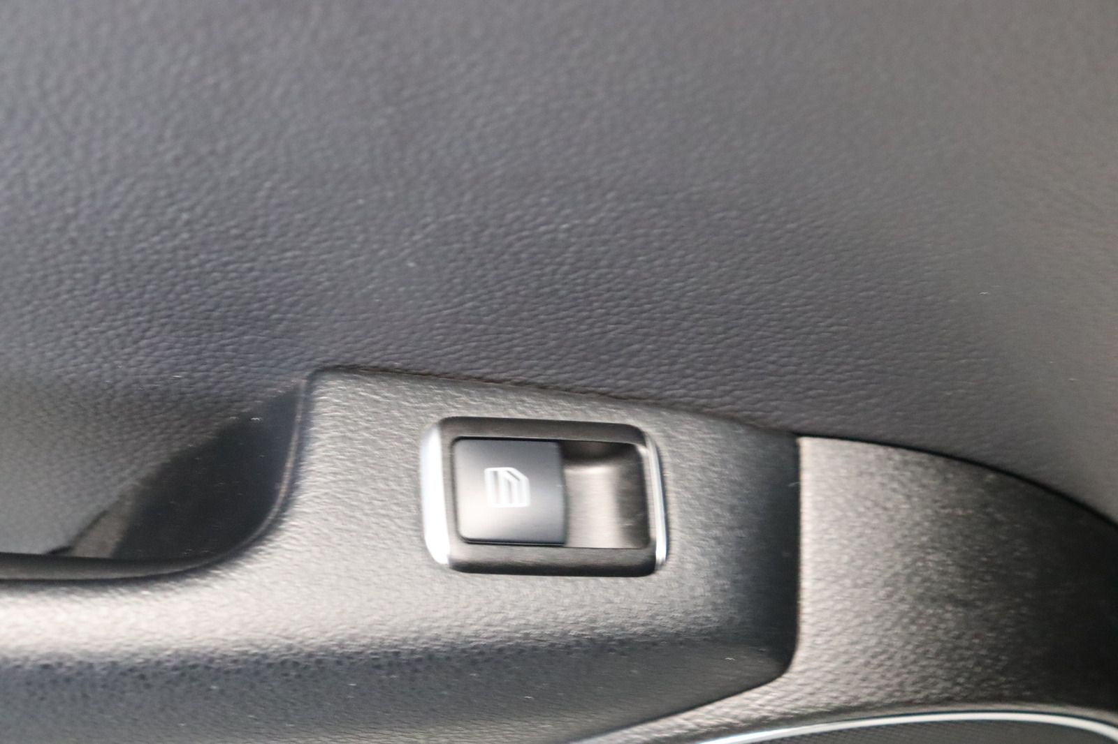 Fahrzeugabbildung Mercedes-Benz C 250 CDI T BlueEFF AVANTG. AMG-Paket * DIS *