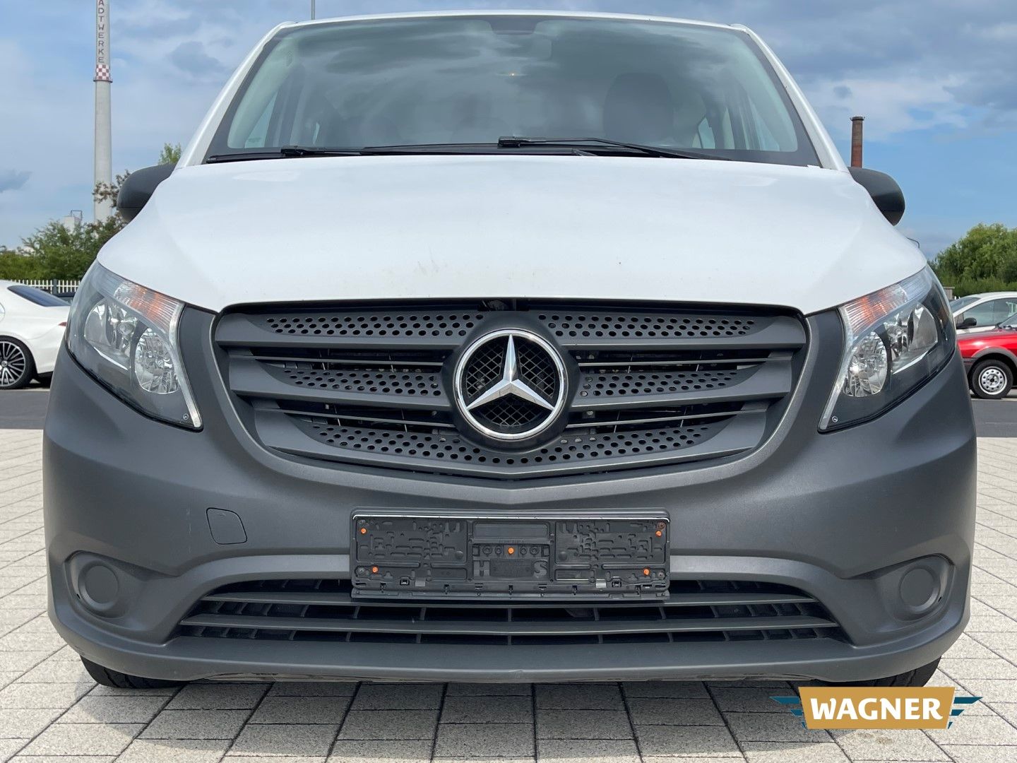 Fahrzeugabbildung Mercedes-Benz Vito Tourer 111 CDI  9-Sitzer extralang BlueTEC