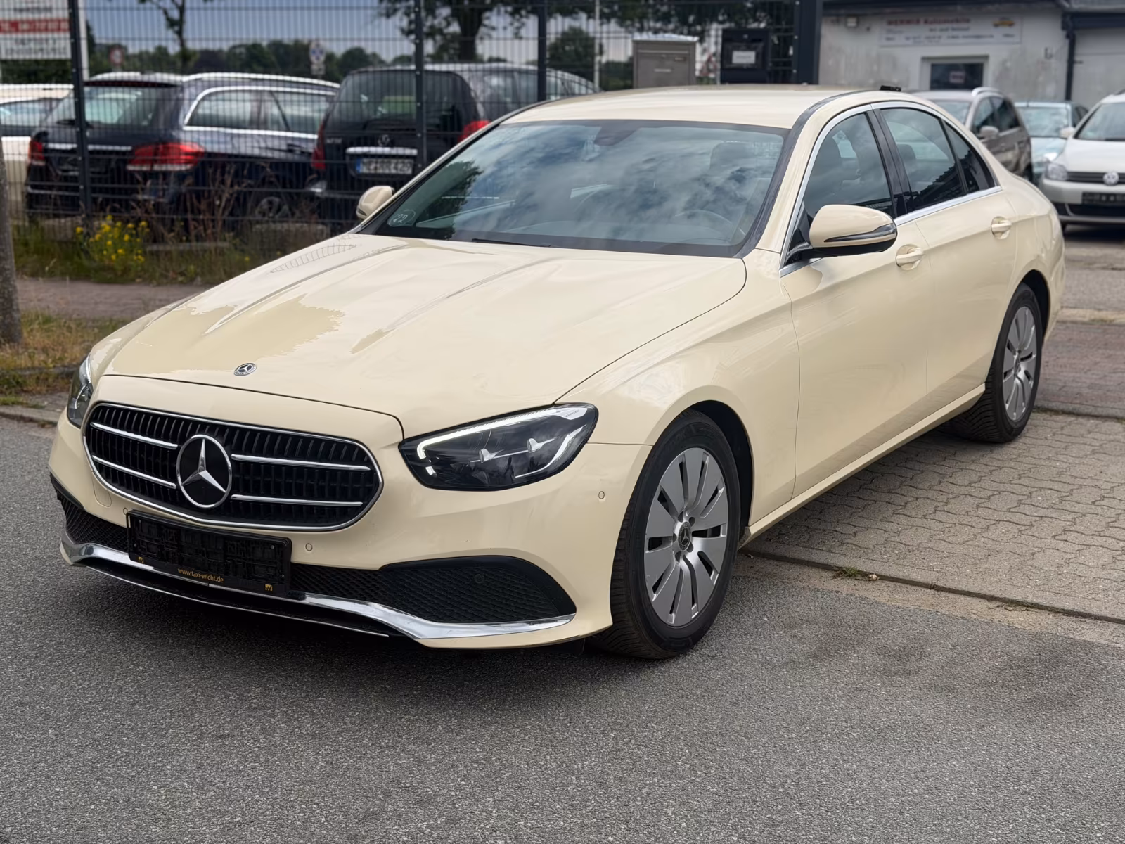 Mercedes-Benz E 200 d Avantgarde*Automatik*Kamera*Navi*PDC*LED