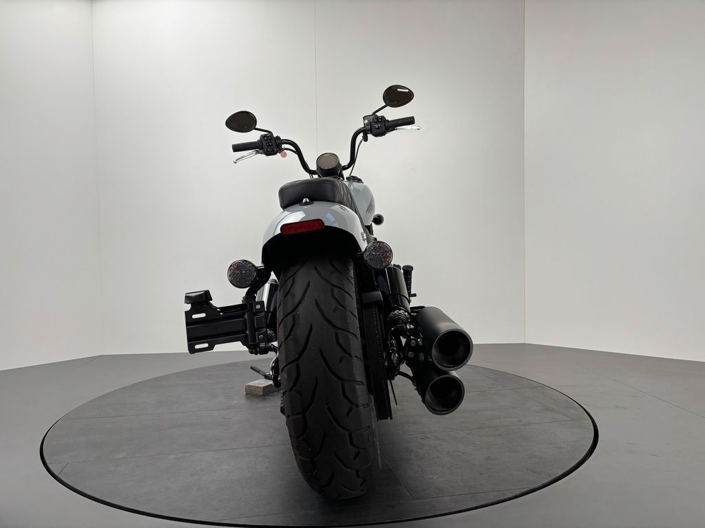 Fahrzeugabbildung Indian CHIEF BOBBER DARK HORSE *JEKILL & HYDE*