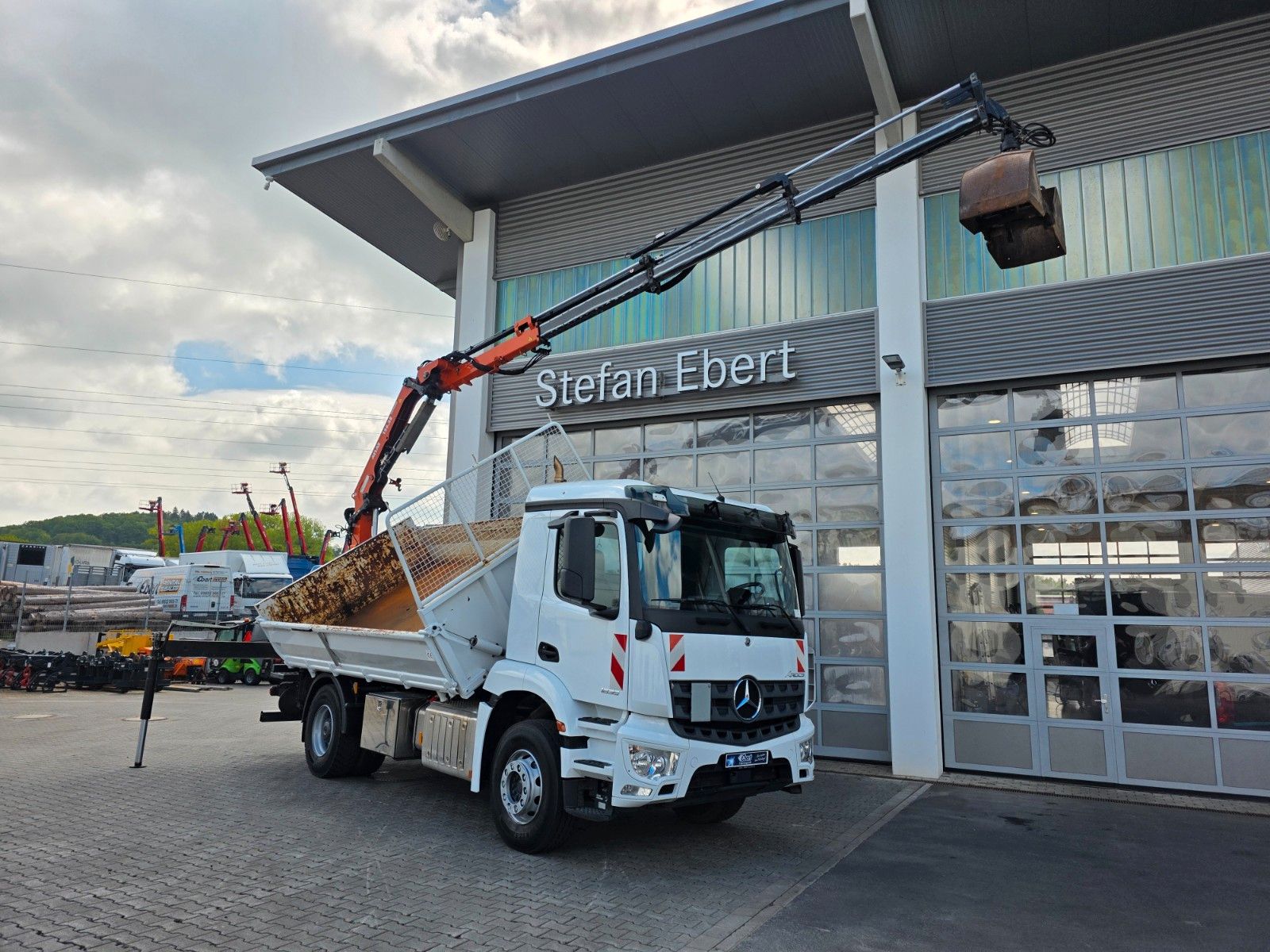 Fahrzeugabbildung Mercedes-Benz Arocs 1835 KK Heckkran Atlas 126.3E-A3L Funk