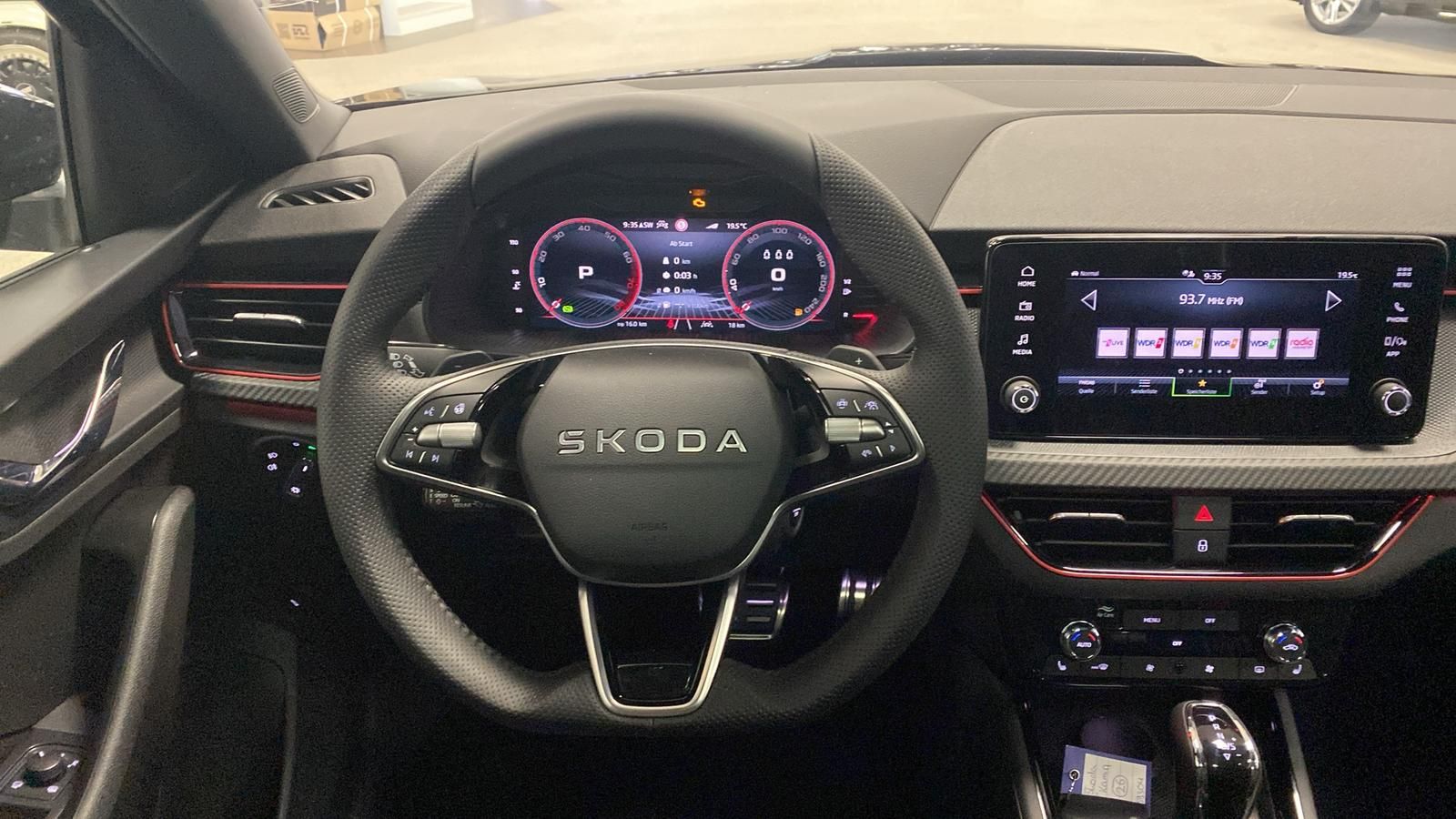 Fahrzeugabbildung SKODA Kamiq Monte Carlo 1.5TSI DSG+AHK+MATRIX+PANO+ACC