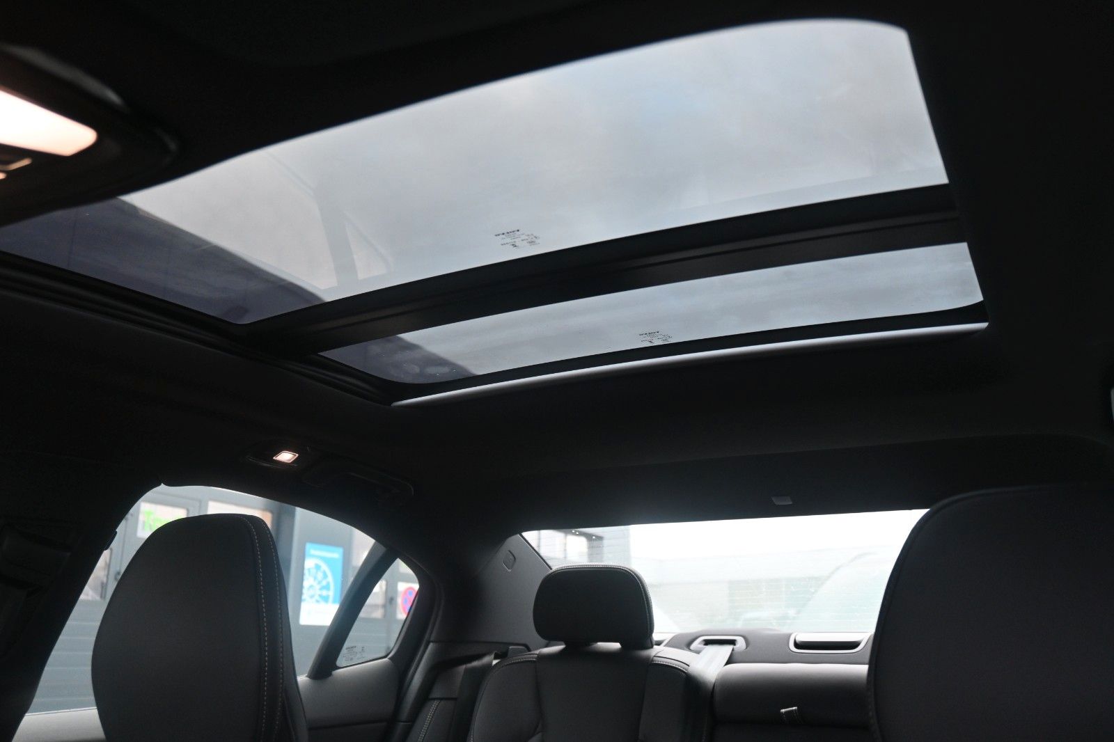 Fahrzeugabbildung Volvo S60 B4 B DSG Plus Dark*STHZG*360°*PANO*ACC*AHK