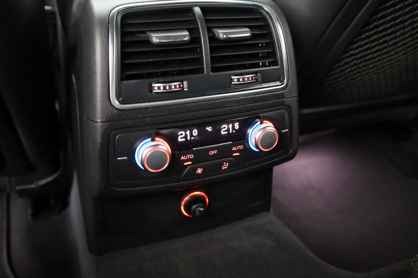 Fahrzeugabbildung Audi A6 Avant 1.8 TFSI ultra S Line TLeder,Navi,Xenon