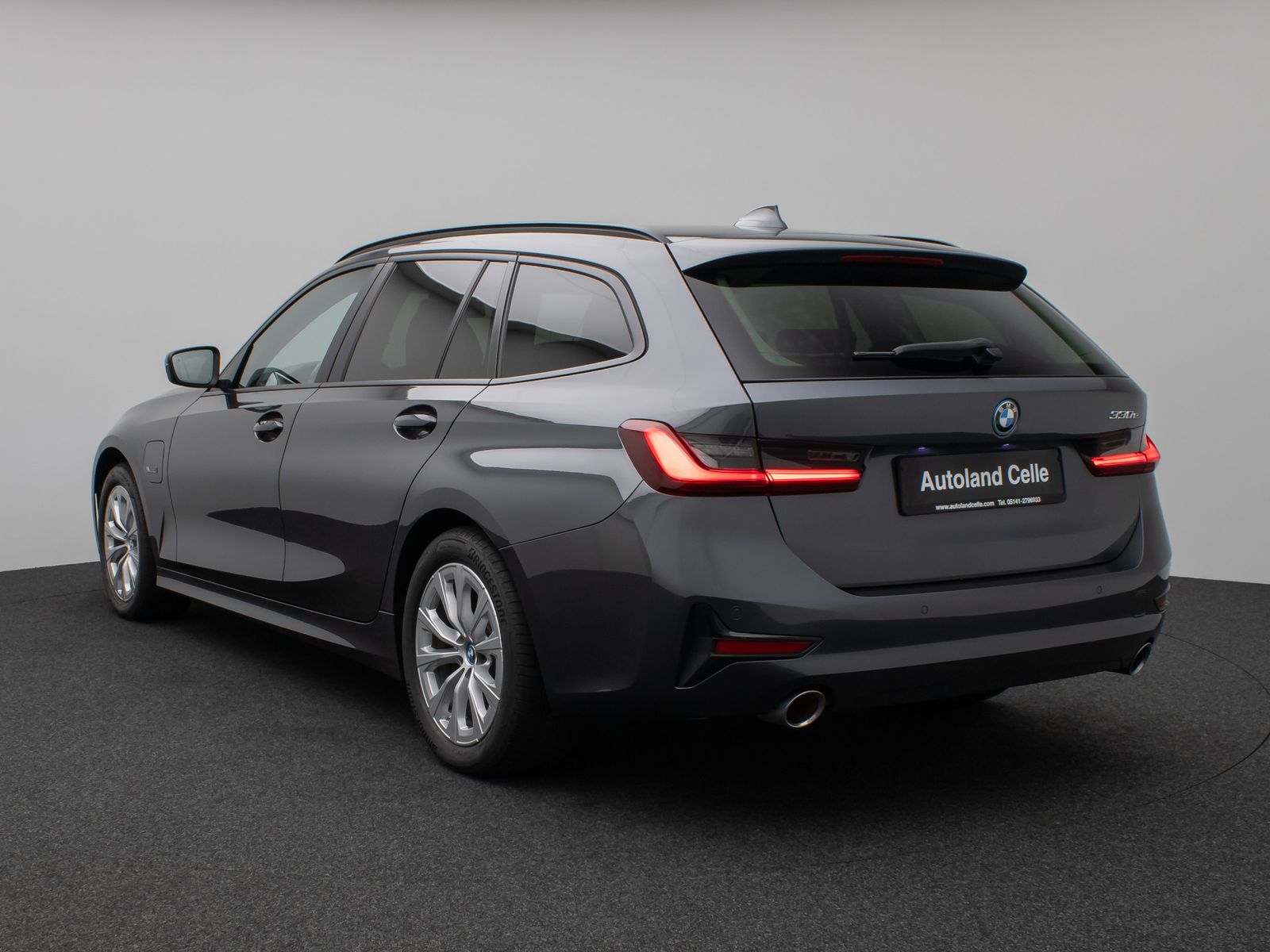 Fahrzeugabbildung BMW 330e DAB HiFi PDC DrivingAssist Alarm Sport LED