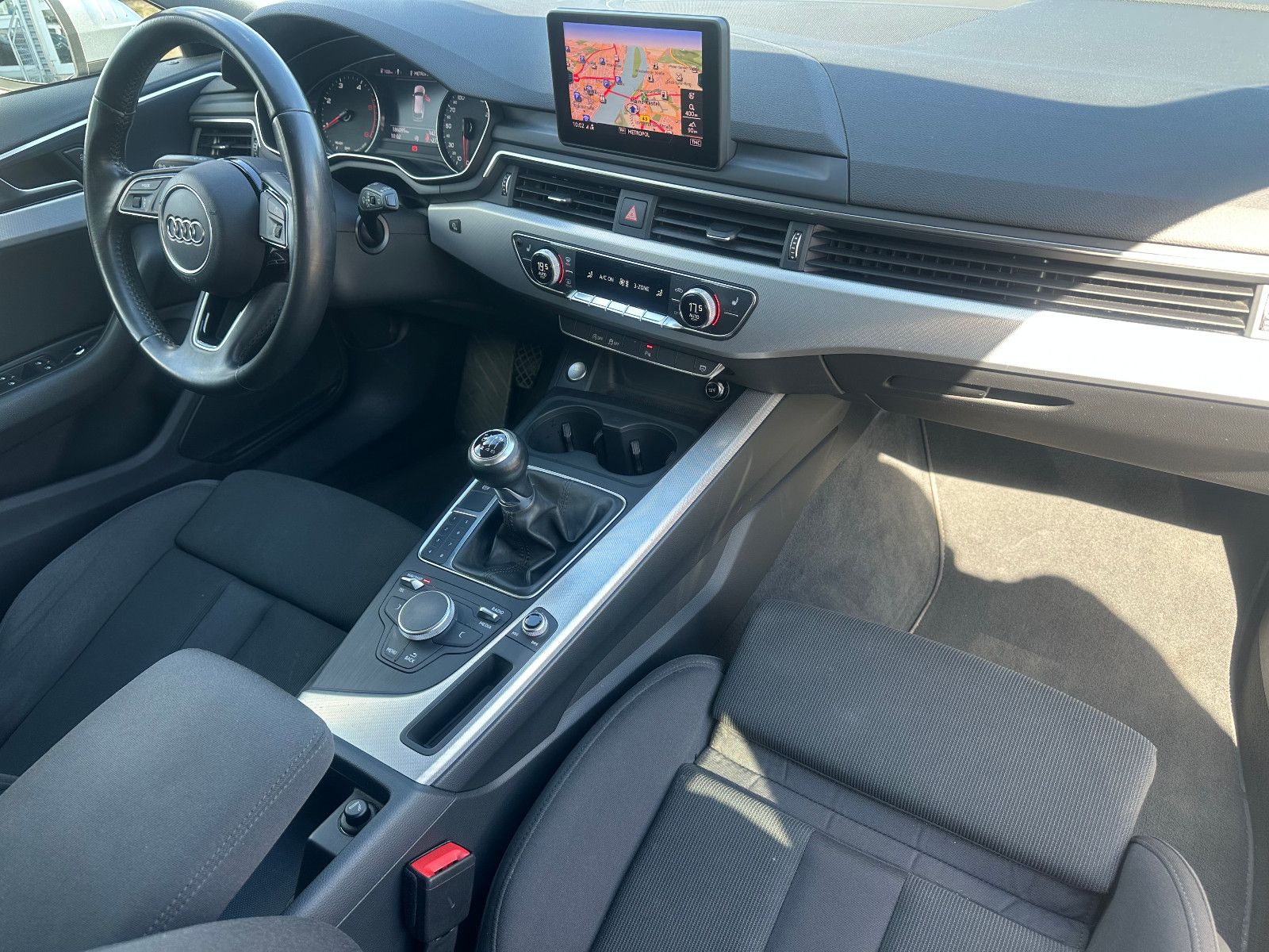 Fahrzeugabbildung Audi A4 2.0 TDI AVANT SPORT PAKET*MOD.2018+AHK*