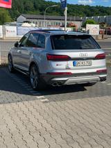 Audi SQ7 4.0 TDI, sauber, scheckheftgepflegt - silberne Audi SQ7