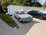 Mercedes-Benz Mercedes Benz w123 280E - Mercedes-Benz 280 Limousine W123 mit Benzin-Antrieb