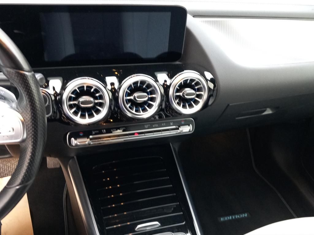 Fahrzeugabbildung Mercedes-Benz EQA 250 AMG*LED*Leder*KeyLess*FAP*PDC*ParkAs*RFK