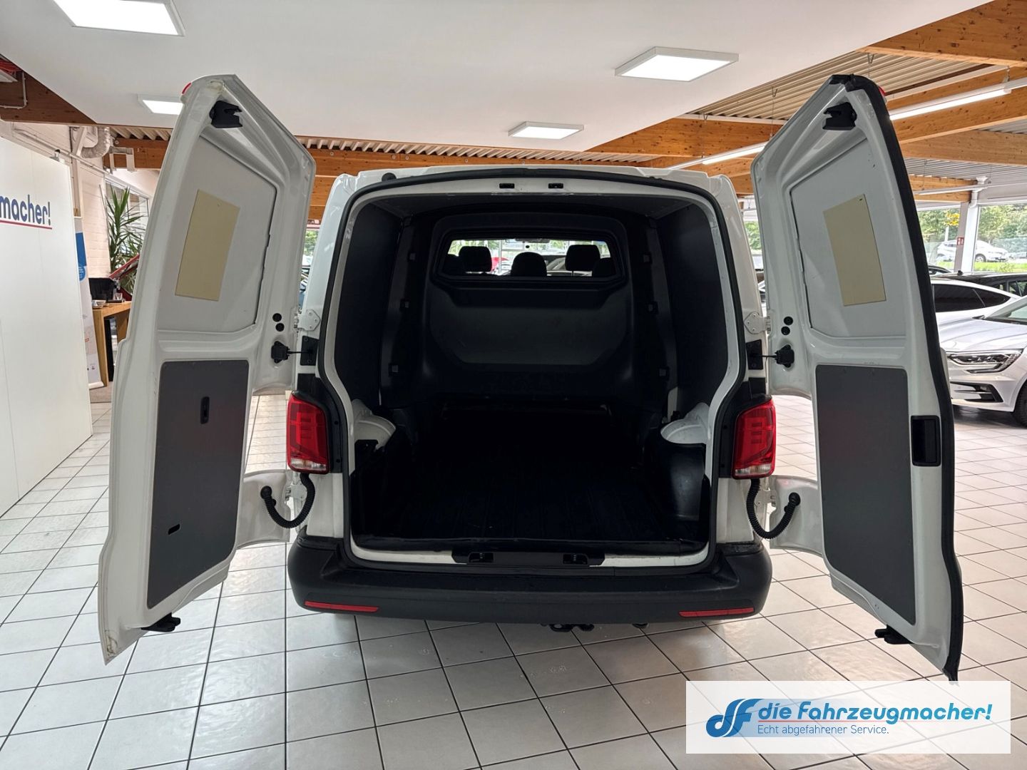 Fahrzeugabbildung Volkswagen T6.1 Transporter MIXTO Trendline lang 4Motion 2.