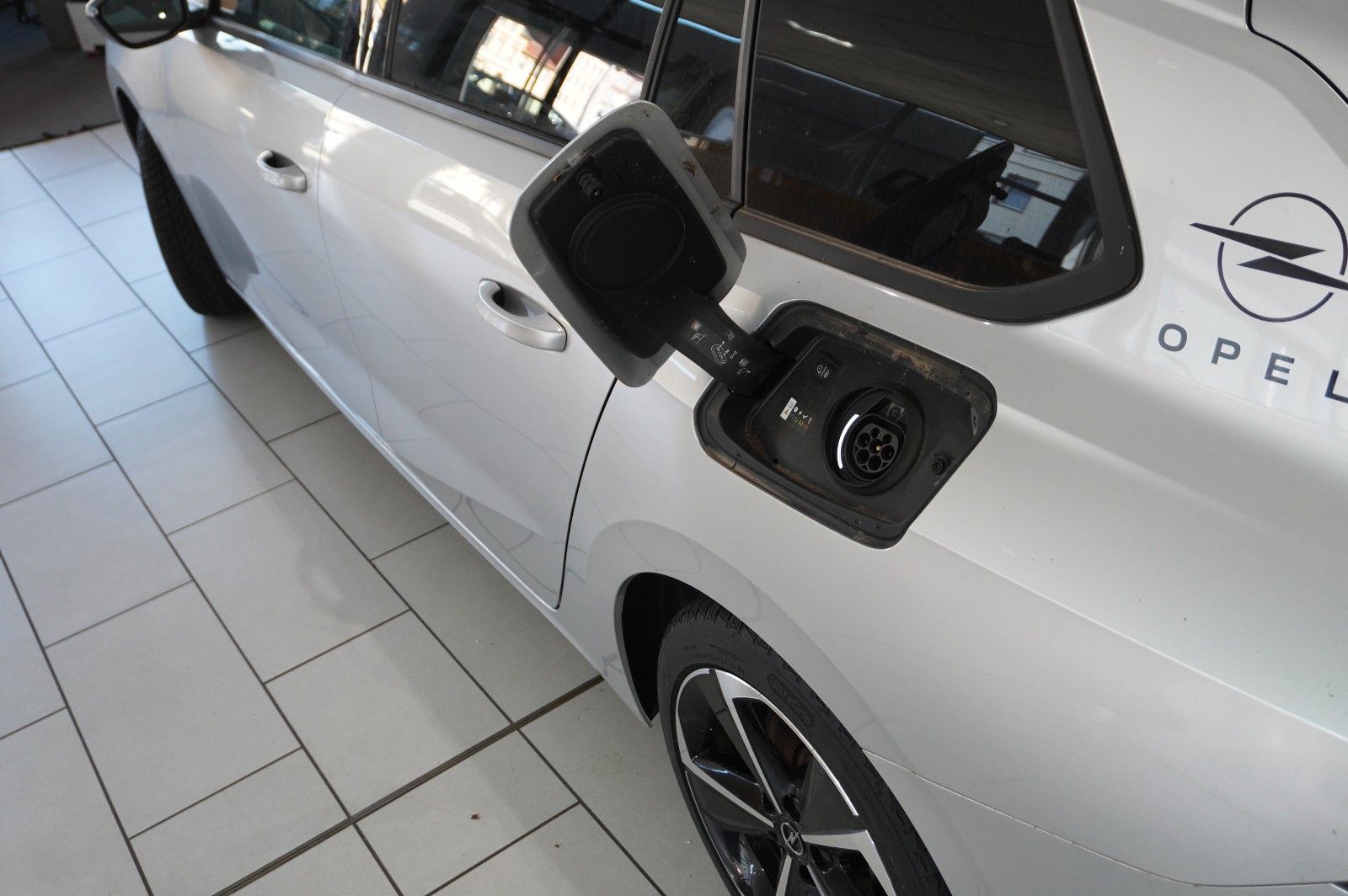 Fahrzeugabbildung Opel Astra L ST 1.6 HYBRID ELEGANCE NAVI/LED/KAMERA