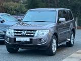 Mitsubishi Pajero 3.2 DI-D Intense 4WD AHK*CAM*7-SITZE - Mitsubishi Pajero: Automatik