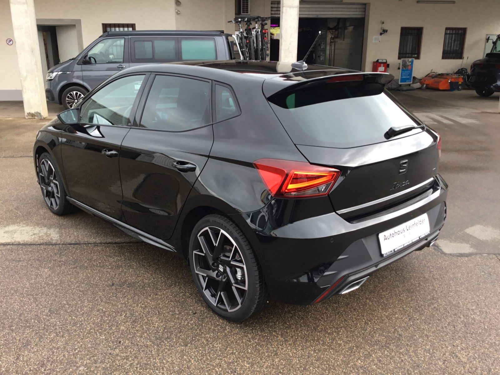 Fahrzeugabbildung SEAT Ibiza 1.5 TSI FR Black Edition DSG+Pano+18"+ACC