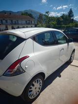 Lancia Ypsilon 0.9 TwinAir 85 CV cambio automati - Lancia Ypsilon mit Benzin-Antrieb: Automatik