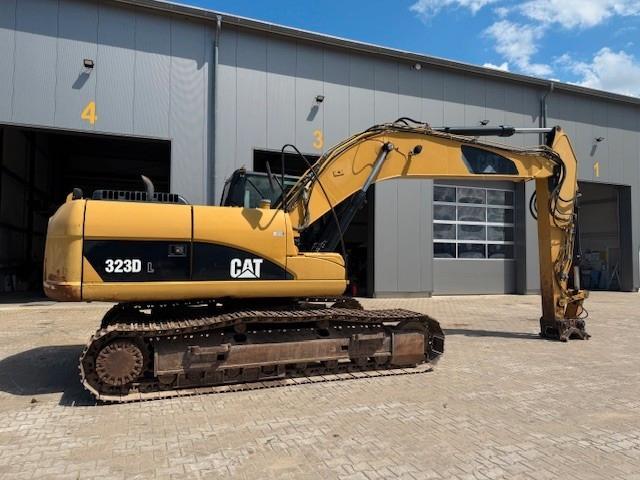 CAT 323 D