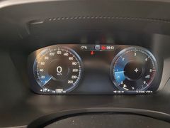 Fahrzeugabbildung Volvo V90 D3 Momentum NAVI/LED/LEDER/SHZ/CAM/PDC