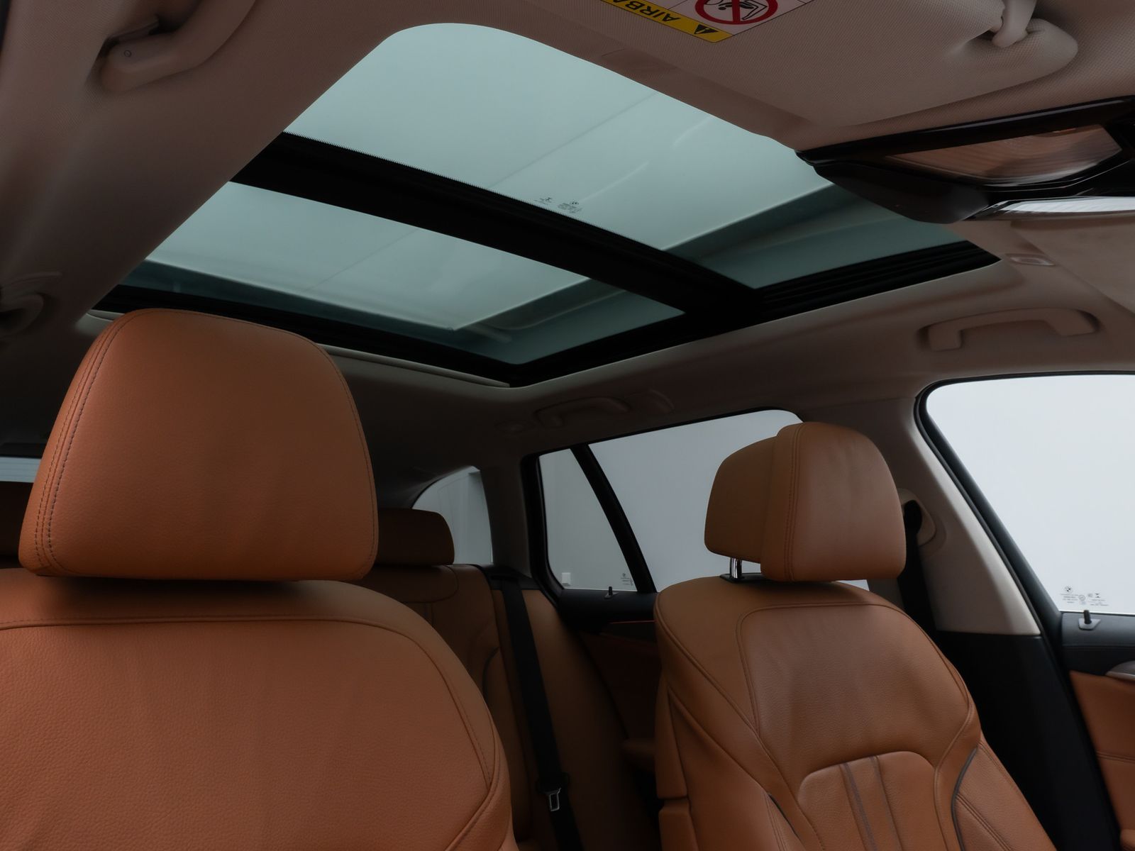 Fahrzeugabbildung BMW 520d xD LuxuryLine Panorama Laser TV HUD DAB H/K
