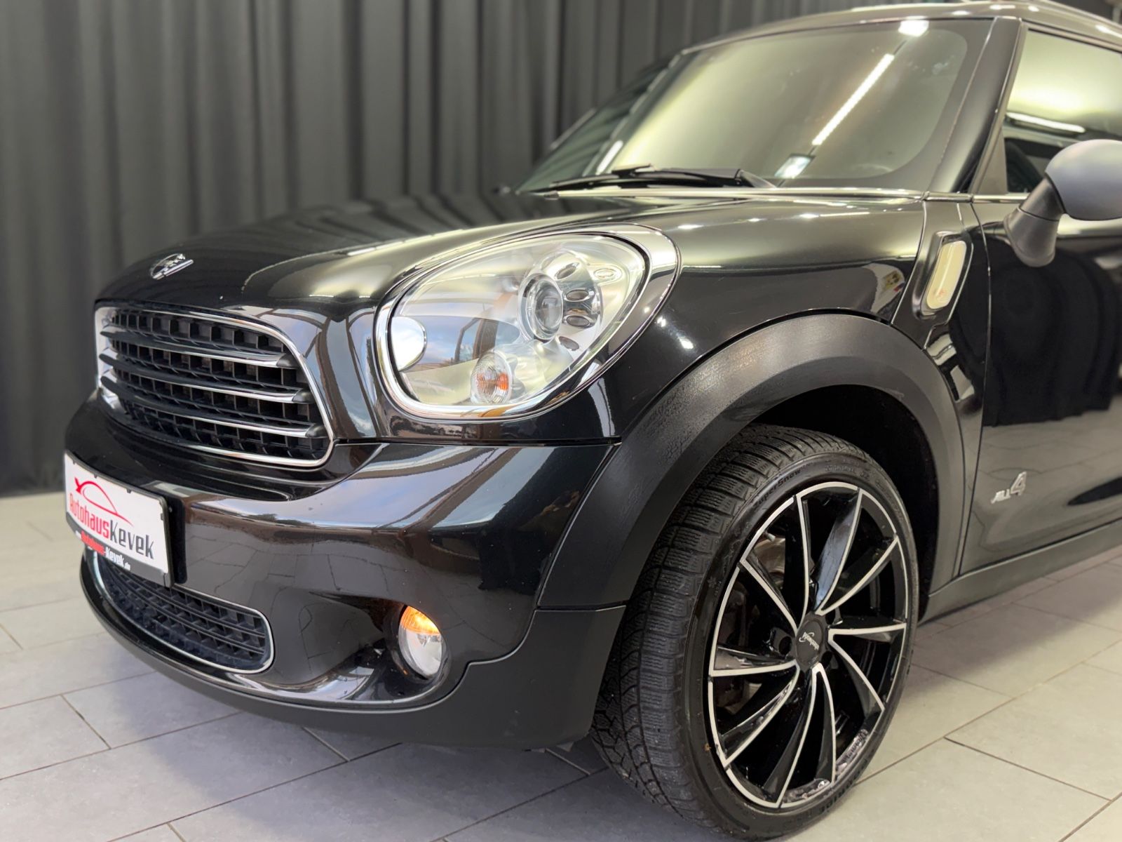 Fahrzeugabbildung MINI COOPER D Countryman Cooper D All4|PANO|NAVI|