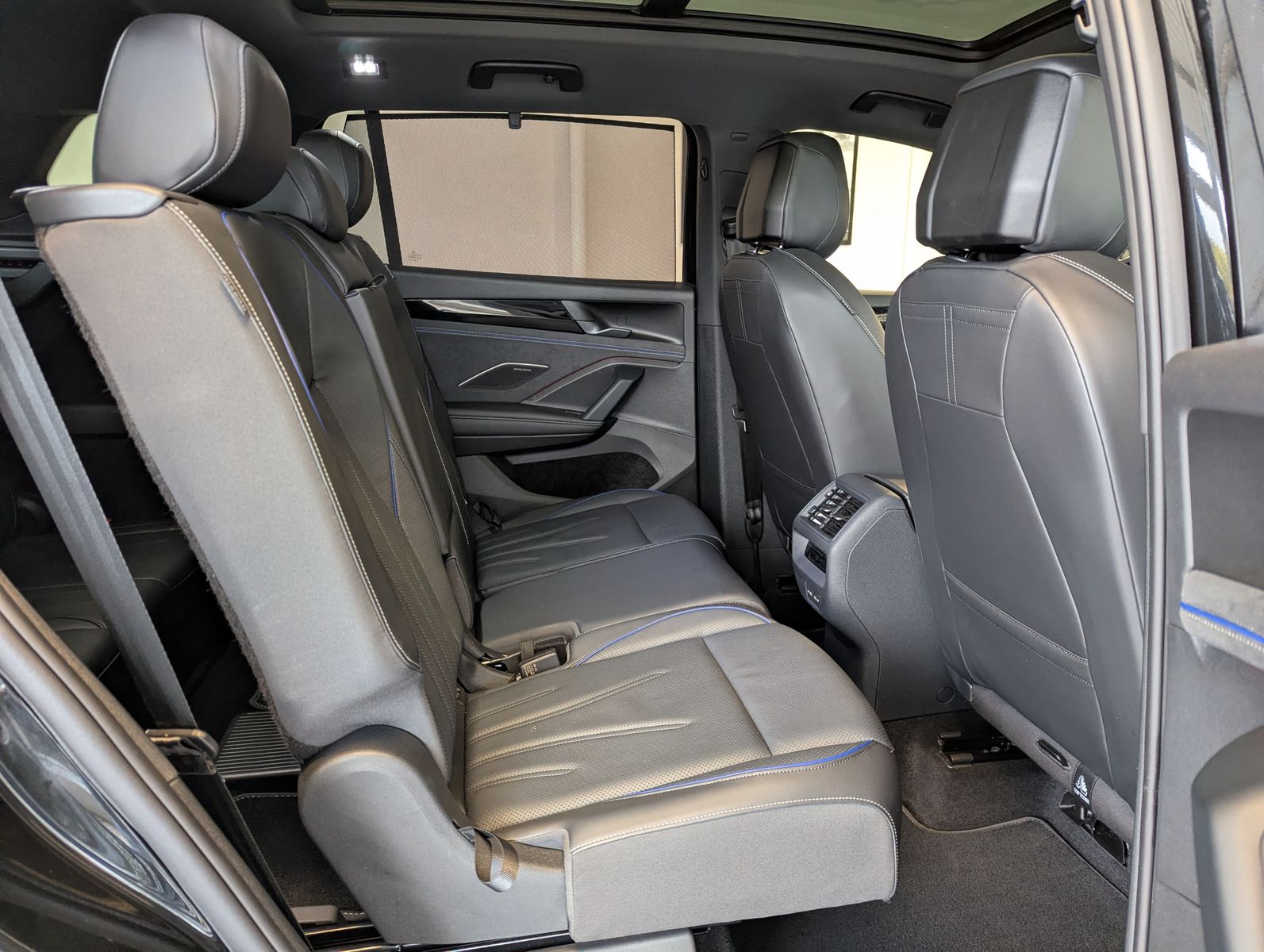 Fahrzeugabbildung Volkswagen Tayron 2.0 R-Line Leder Launch Pano Matrix AHK