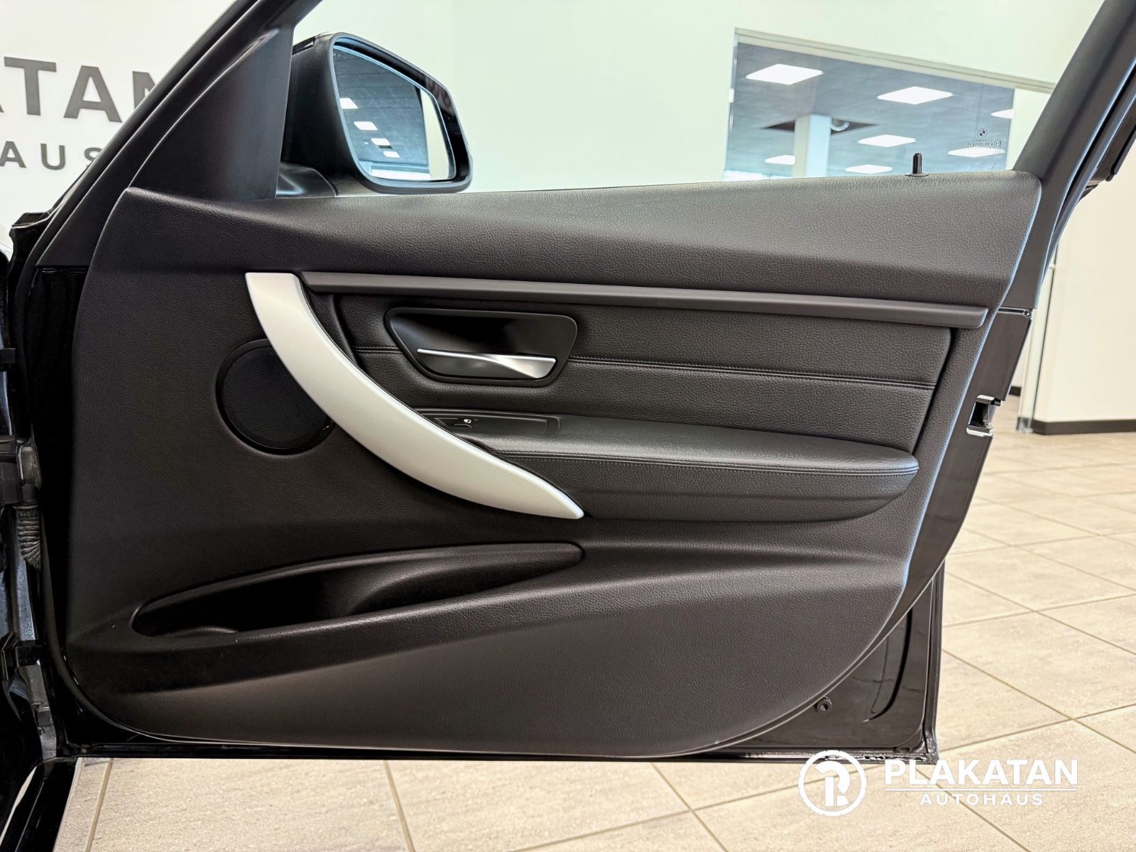 Fahrzeugabbildung BMW 318d Touring Leder Navi Bi-Xenon