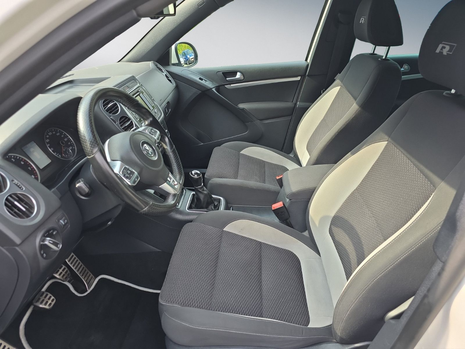 Fahrzeugabbildung Volkswagen Tiguan R-Line+KAMERA+NAVI+TÜV+INSPEKTION NEU ''