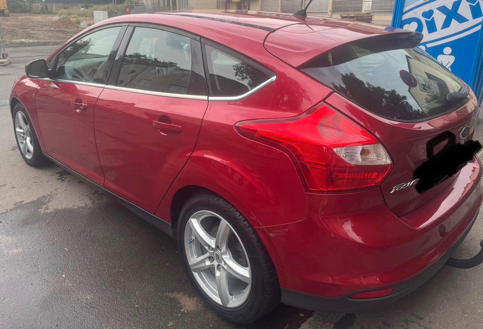 Ford Focus 2011 — engine 175 HP (129kW)