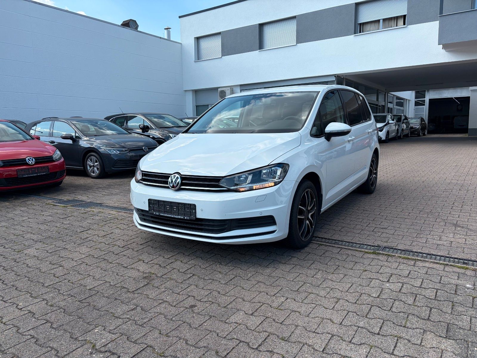 Volkswagen Touran - 1
