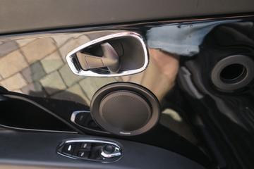 صورة مصغرة 25 لـ 2016 Aston Martin DB11