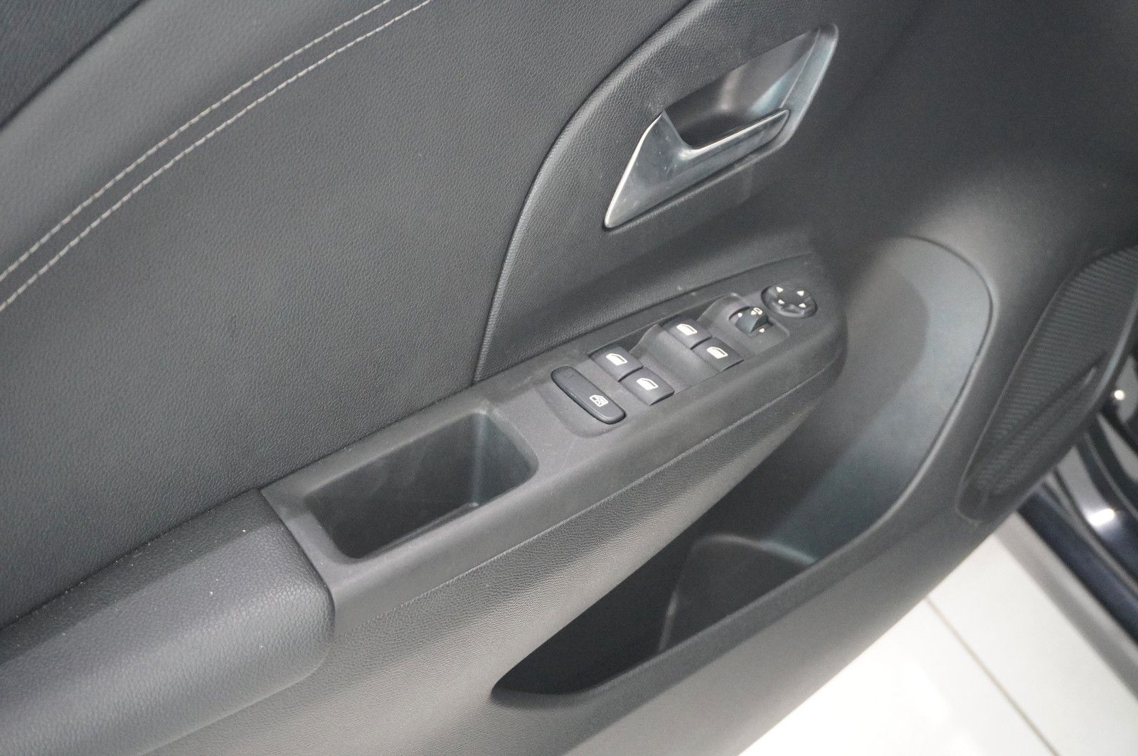 Fahrzeugabbildung Opel Corsa-e F ELEGANCE 3-PHASIG NAVI/LED/KAMERA/DAB+