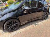 BMW i3s (120 Ah) Roadstyle Sondermodell Nur 1000 St - schwarze BMW i3