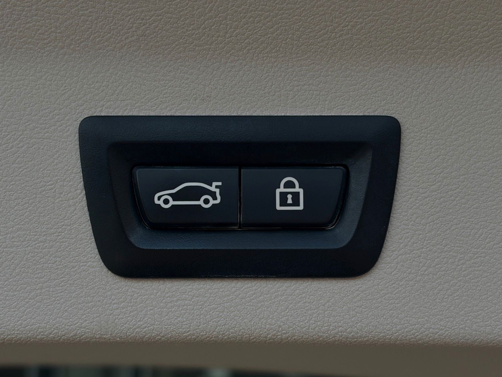 Fahrzeugabbildung BMW X3 xDrive 30i Luxury Line Pano Akustik Komf. HuD