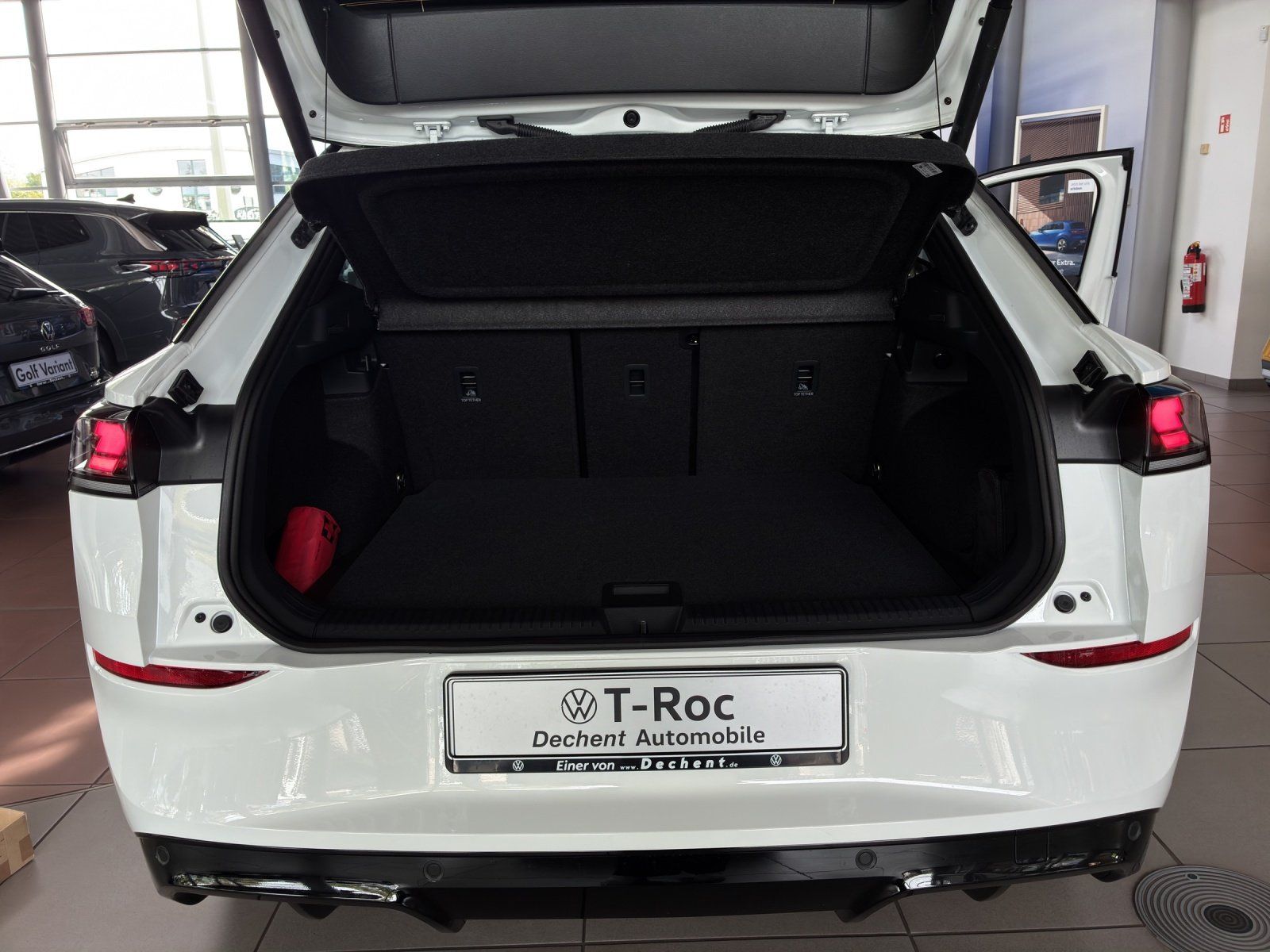 Fahrzeugabbildung Volkswagen T-Roc 1.5 eTSI W R-Line 360,HUD,Kamera,LED,Navi