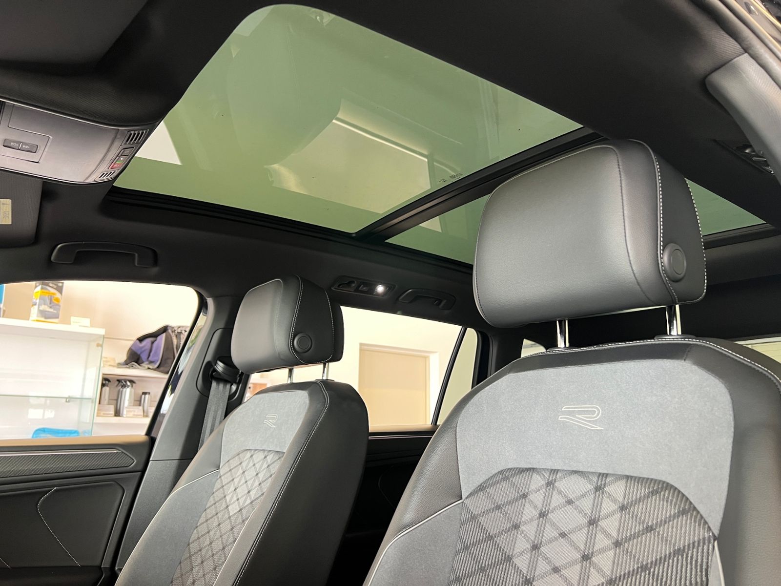 Fahrzeugabbildung Volkswagen Tiguan Allspace R-Line 2.0 TDI DSG 4Motion *AHK,