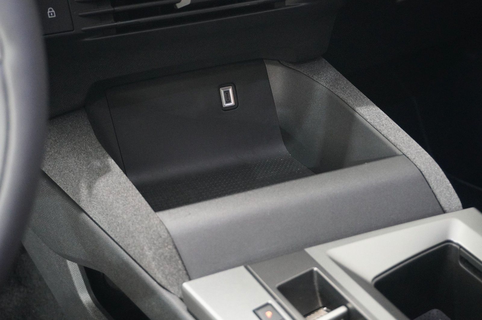 Fahrzeugabbildung Opel Grandland 1.2 48V HYBRID EDIT. NAVI/LED/KAMERA