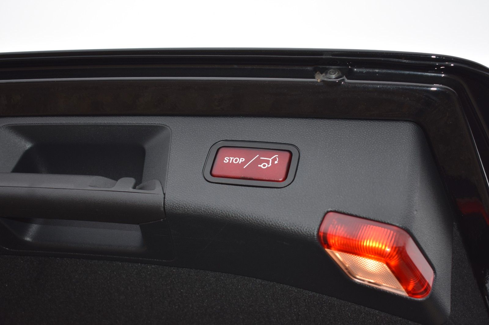 Fahrzeugabbildung Mercedes-Benz E 400 T Edition 4Matic AMG Night-Paket AHK