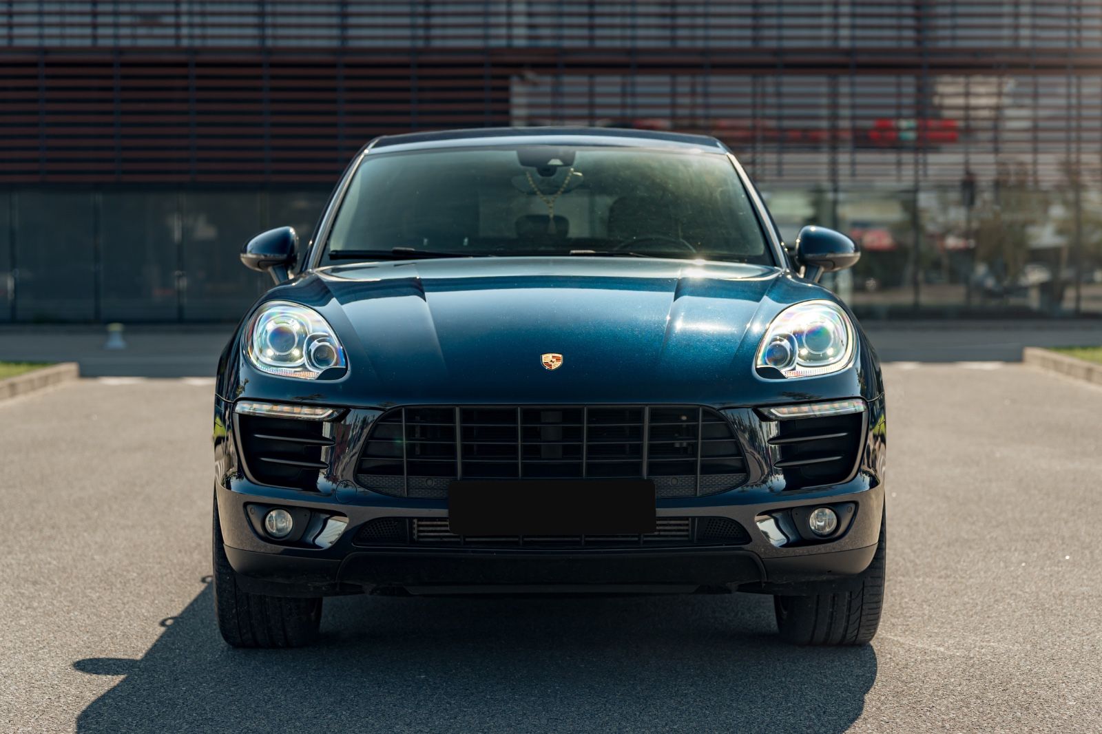 PORSCHE Macan - -