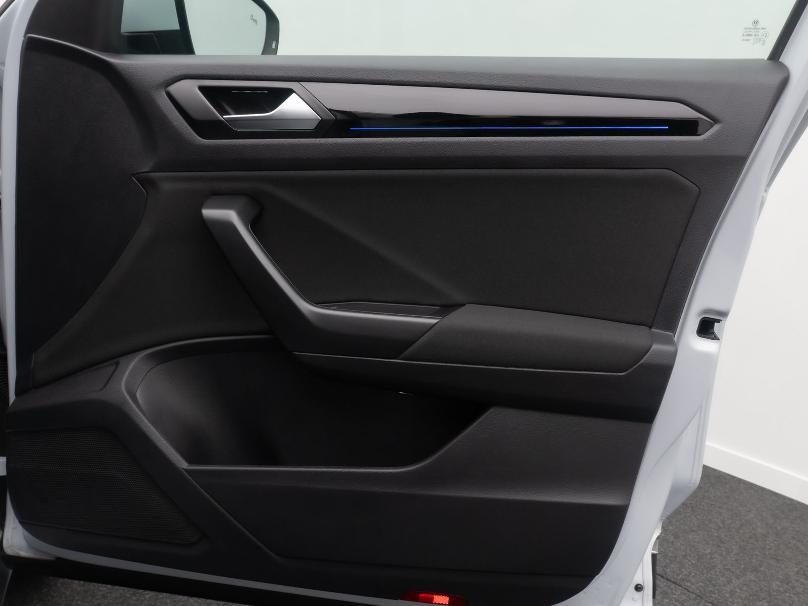 Fahrzeugabbildung Volkswagen T-Roc Sport ACC PDC HIFI Alarm FahrAssist DAB WR