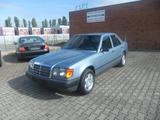 Mercedes-Benz E 230 - blaue Mercedes-Benz E 230