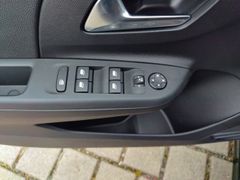 Fahrzeugabbildung Opel Corsa F GS 1.2 Turbo AT8 MATRIX, Tot-Winkel