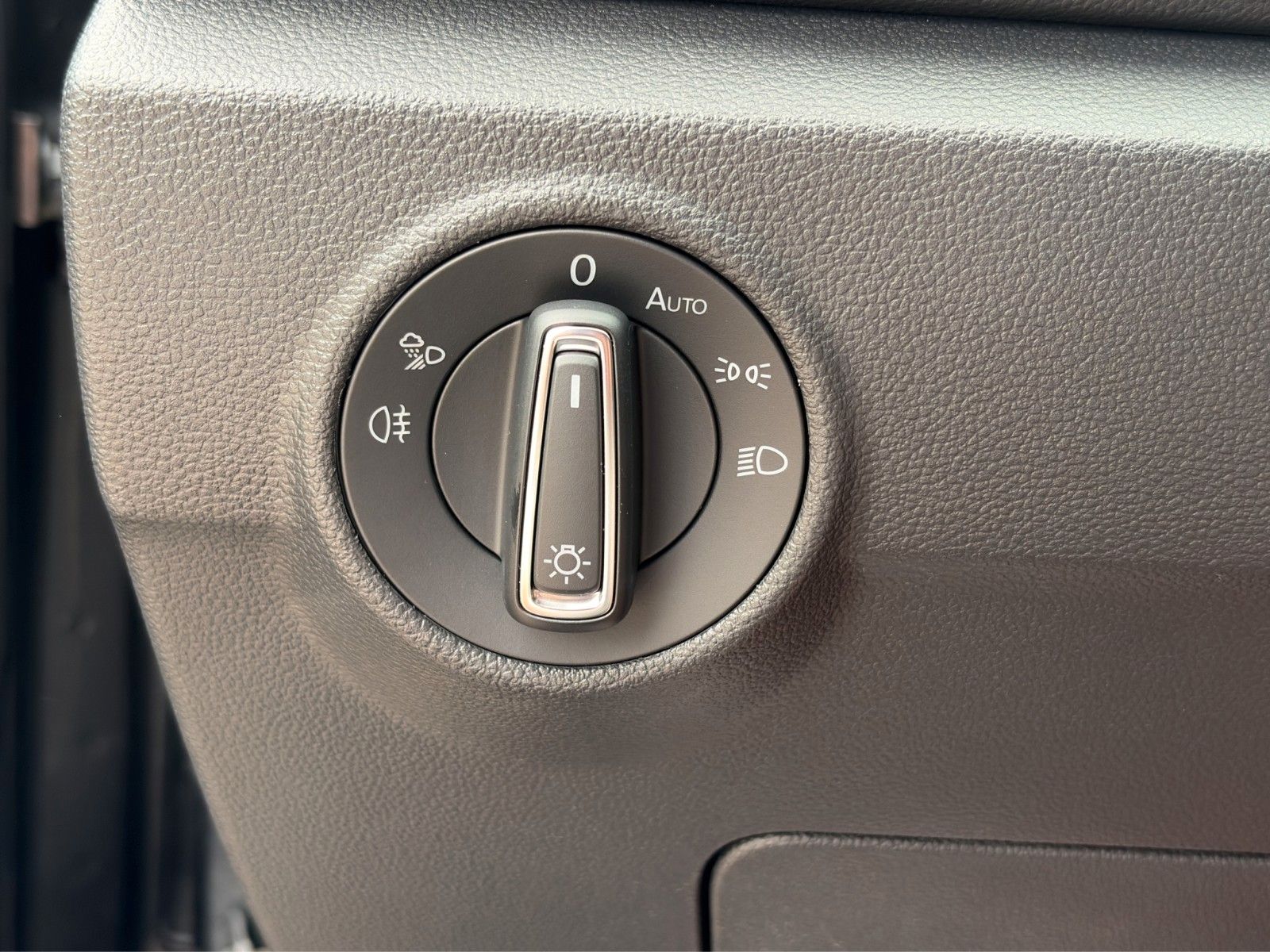 Fahrzeugabbildung Volkswagen T-Roc R-Line 4M*DSG*SHZ*LED*NAVI***