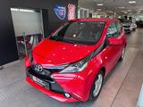 Toyota Aygo AYGO x - Toyota Aygo (X) mit Benzin-Antrieb: Rot, Kleinwagen